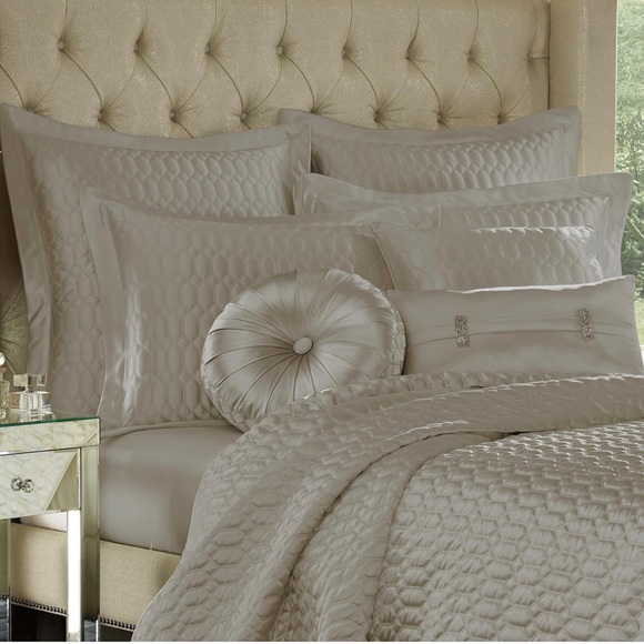 J. Queen New York Satinique Quilted King Coverlet, Silver New with Tag